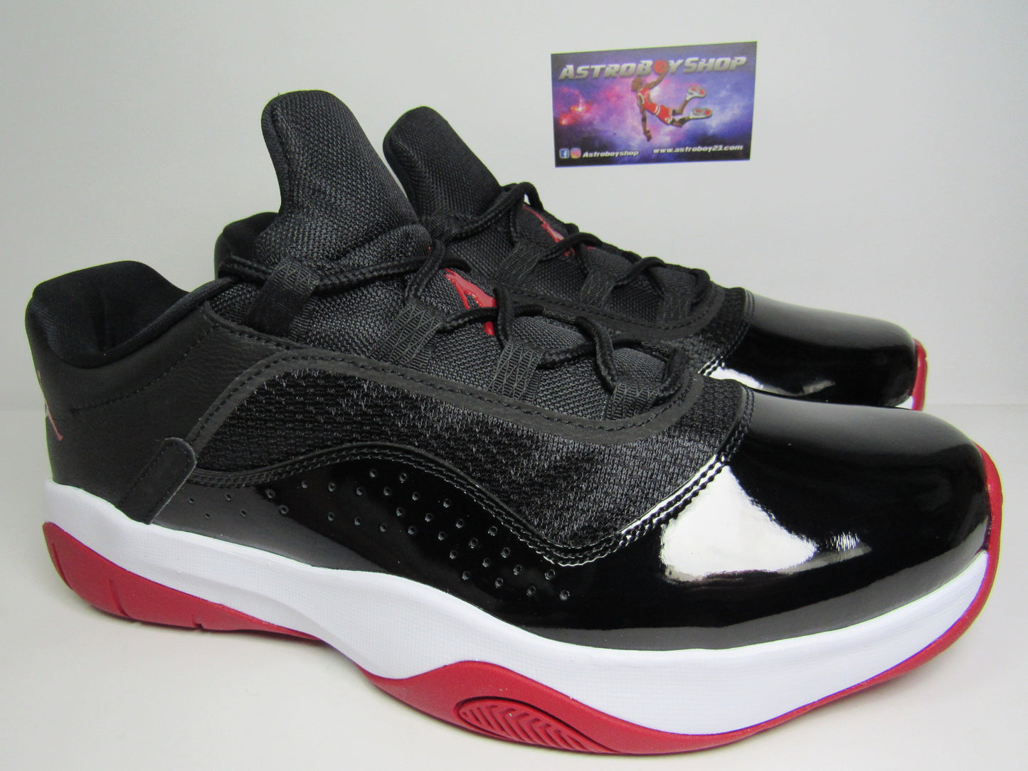 JORDAN XI LOW CMFT BRED EN CAJA