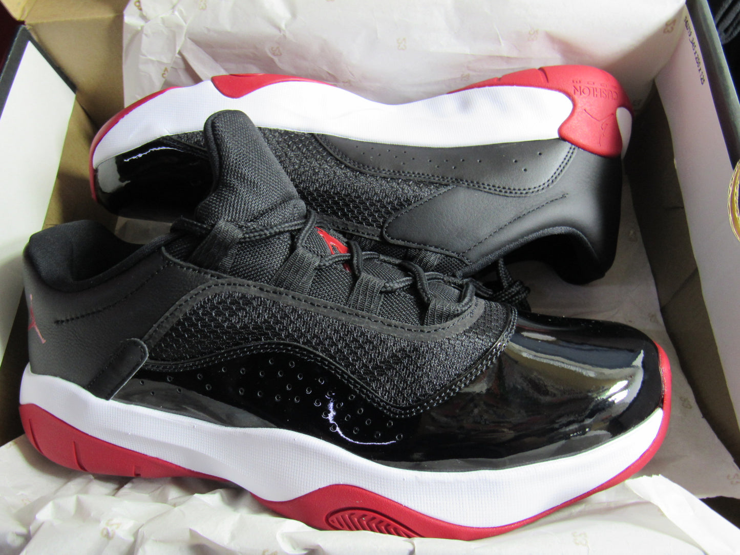 JORDAN XI LOW CMFT BRED EN CAJA