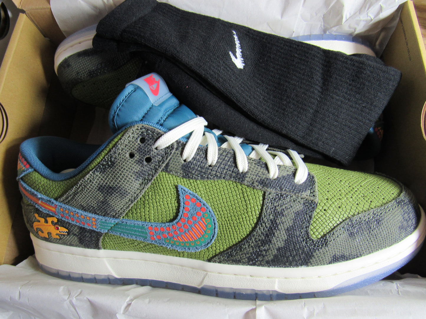 NIKE DUNK LOW IGUANA SIEMPRE FAMILIA EN CAJA