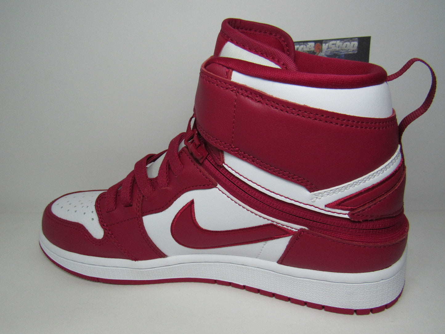 JORDAN 1 HI FLYEASE CARDINAL EN CAJA