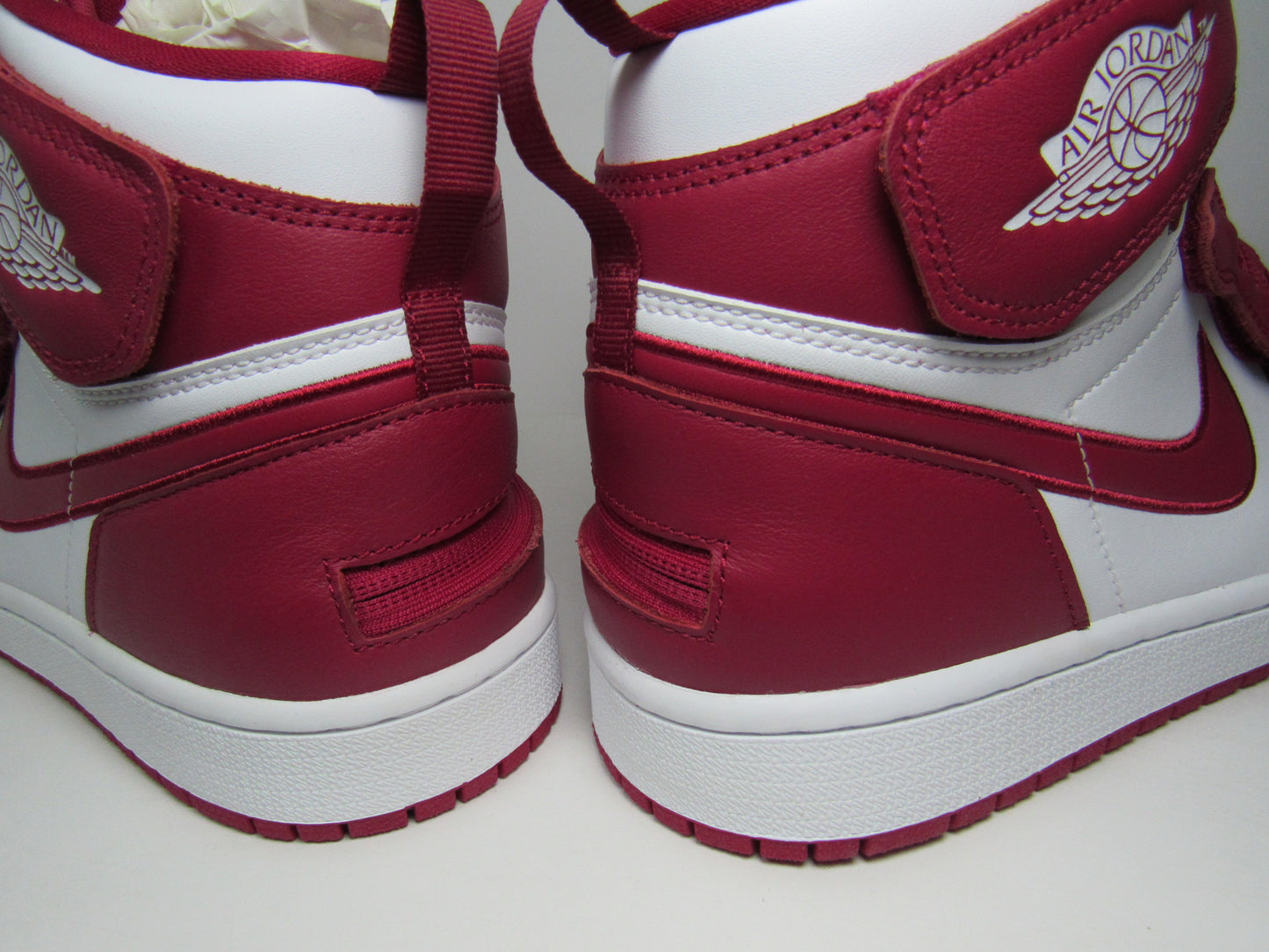 JORDAN 1 HI FLYEASE CARDINAL EN CAJA