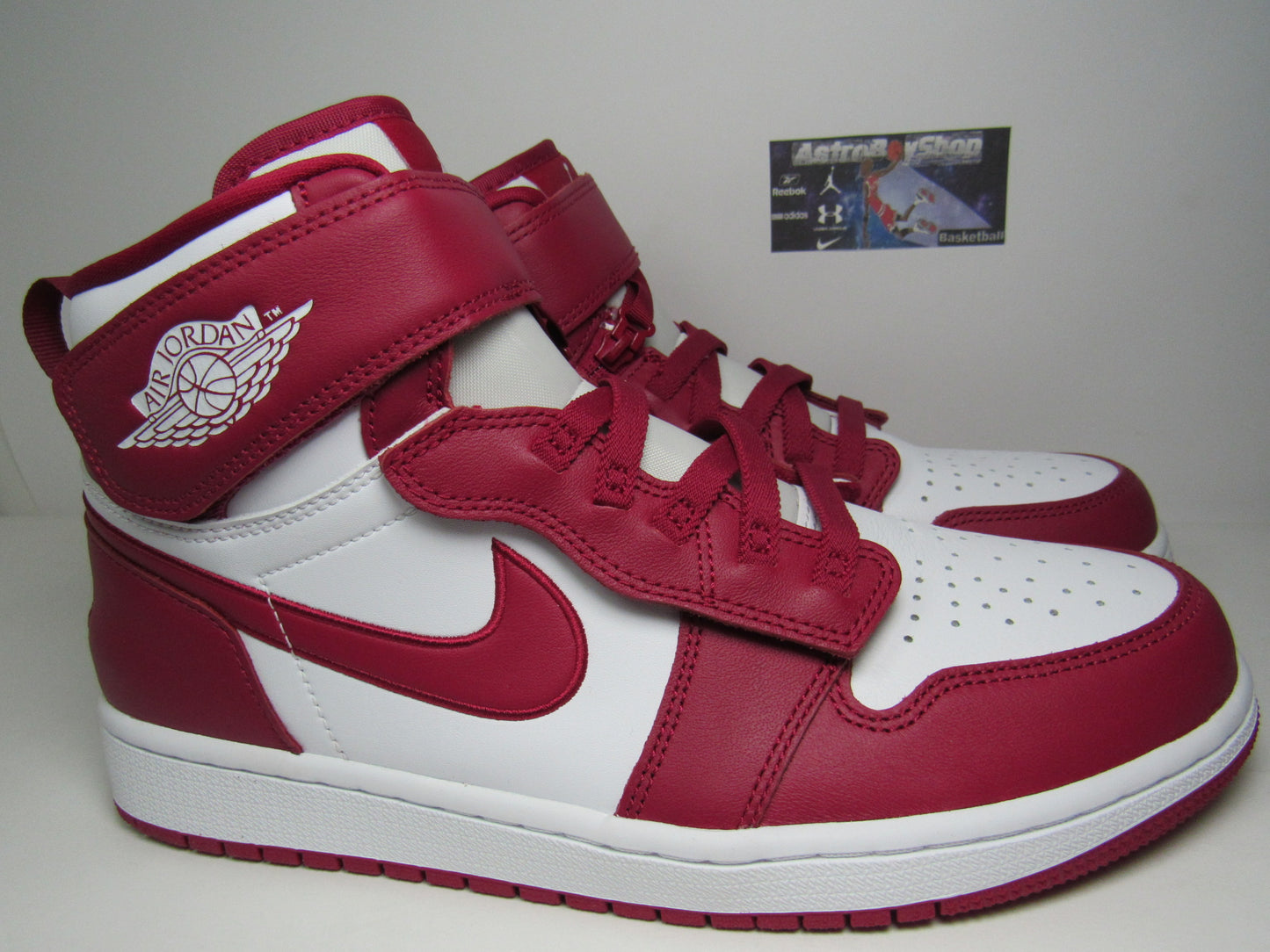 JORDAN 1 HI FLYEASE CARDINAL EN CAJA