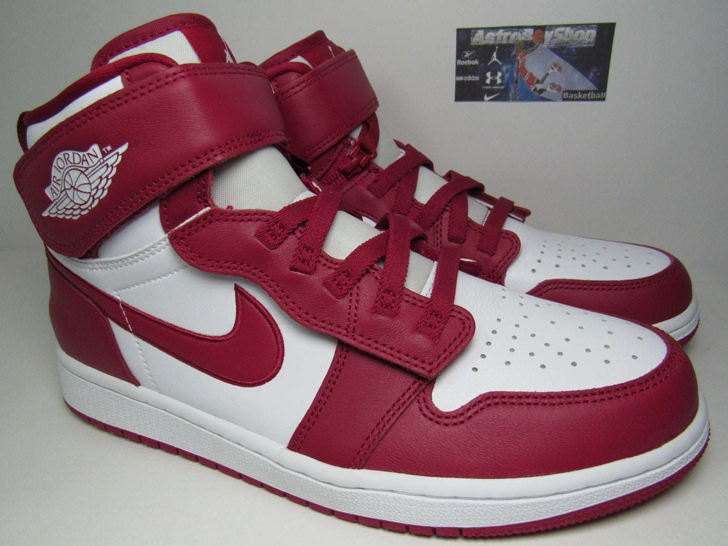 JORDAN 1 HI FLYEASE CARDINAL EN CAJA