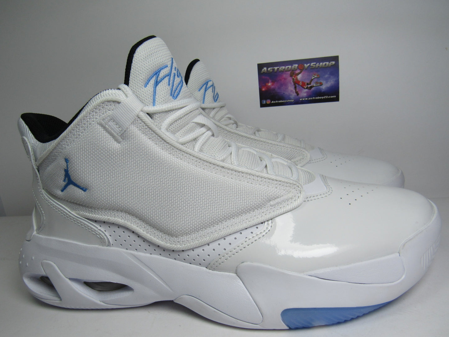 JORDAN MAX AURA 4 UNIVERSITY BLUE EN CAJA