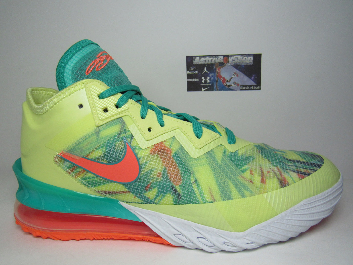 LEBRON 18 LOW LEBRONALD PALMER EN CAJA