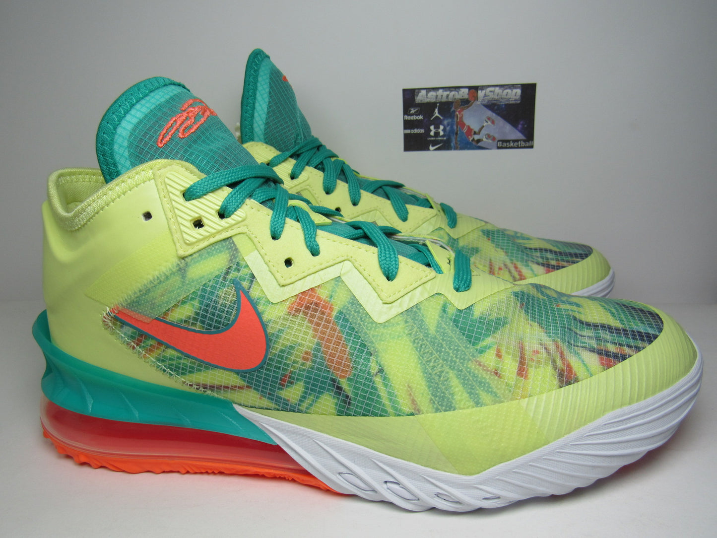 LEBRON 18 LOW LEBRONALD PALMER EN CAJA