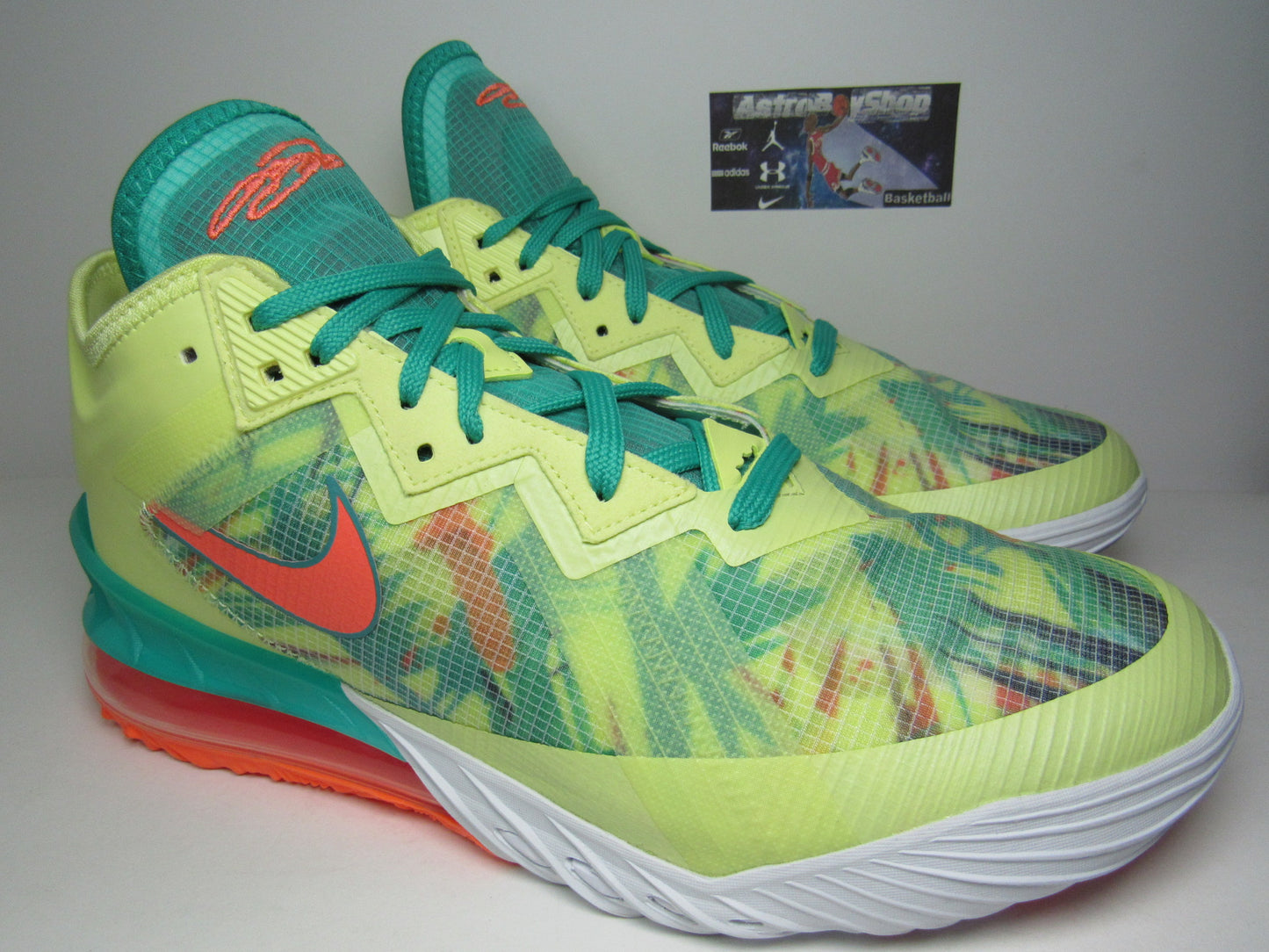 LEBRON 18 LOW LEBRONALD PALMER EN CAJA