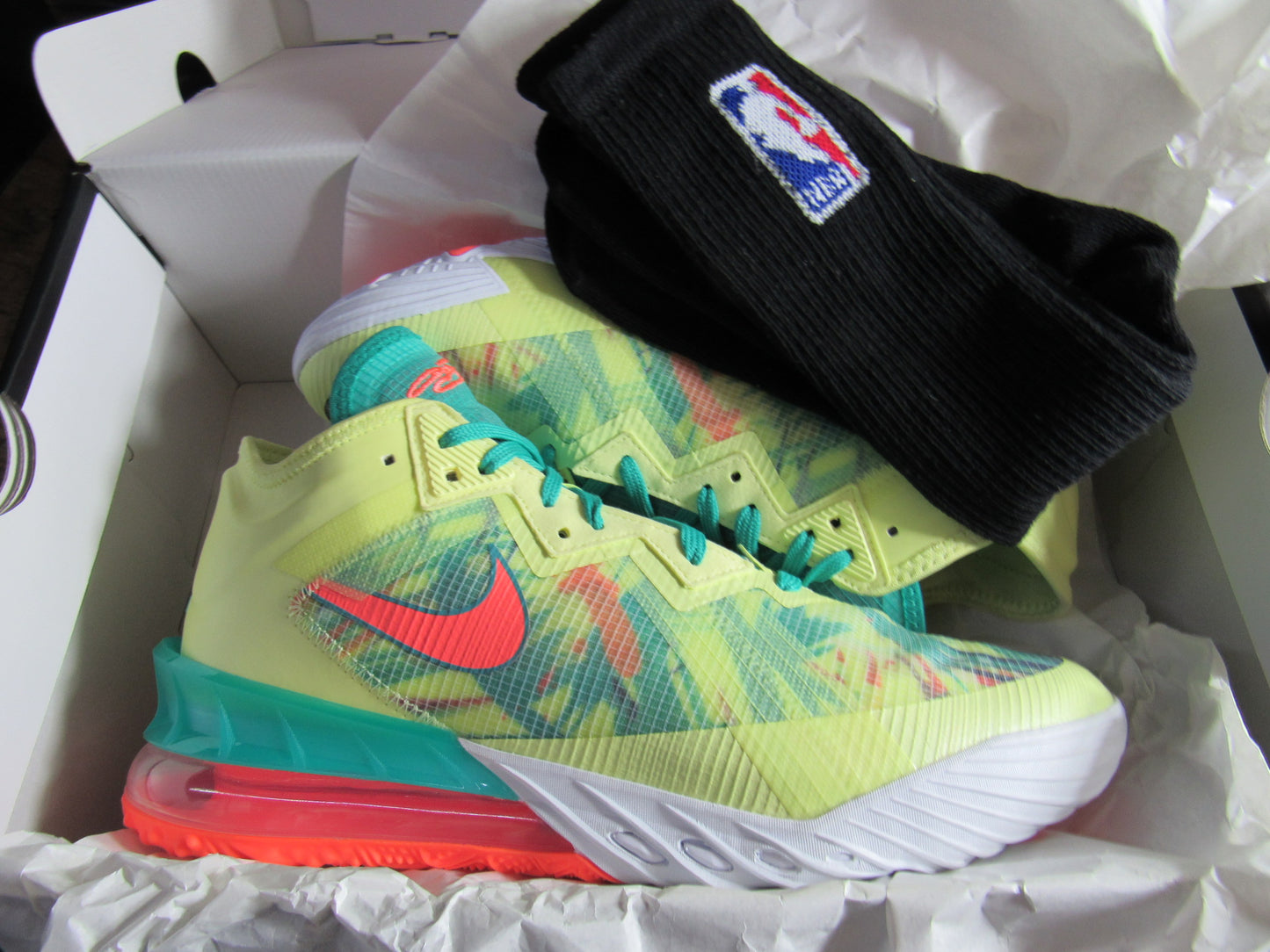 LEBRON 18 LOW LEBRONALD PALMER EN CAJA