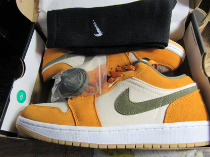 JORDAN 1 LOW SE CERAMIC OLIVE EDITION EN CAJA