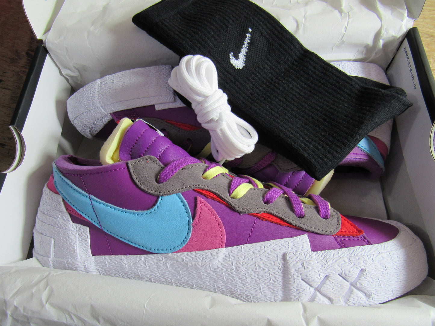 NIKE BLAZER X SACAI X KAWS LIMITED EDITION EN CAJA