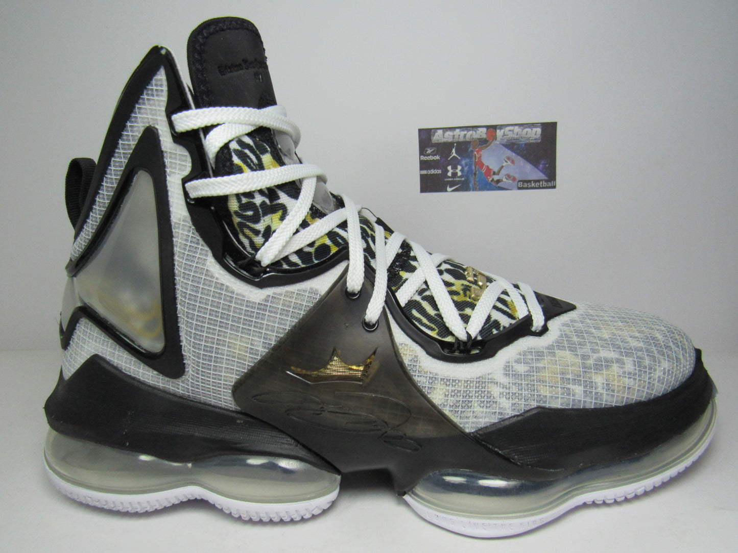 LEBRON JAMES 19 ROYALTY EDITION LIMITED EN CAJA