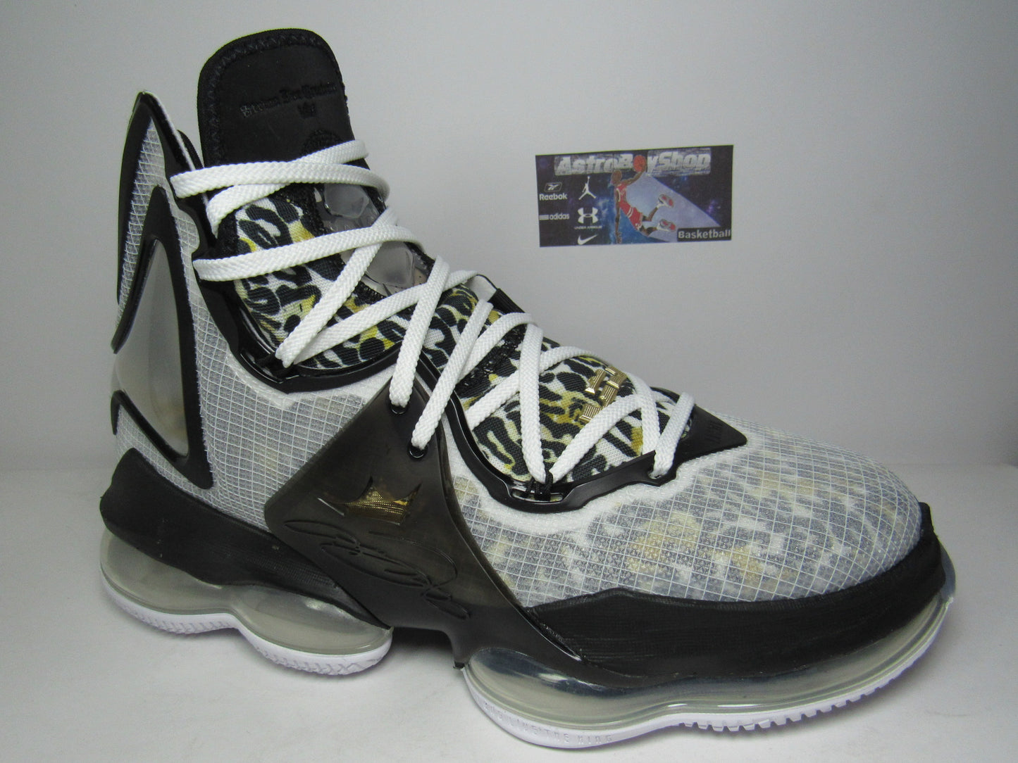 LEBRON JAMES 19 ROYALTY EDITION LIMITED EN CAJA