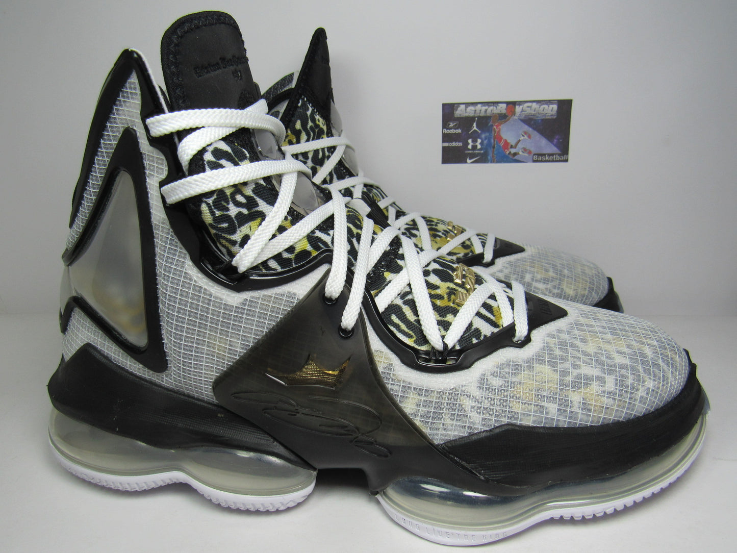 LEBRON JAMES 19 ROYALTY EDITION LIMITED EN CAJA