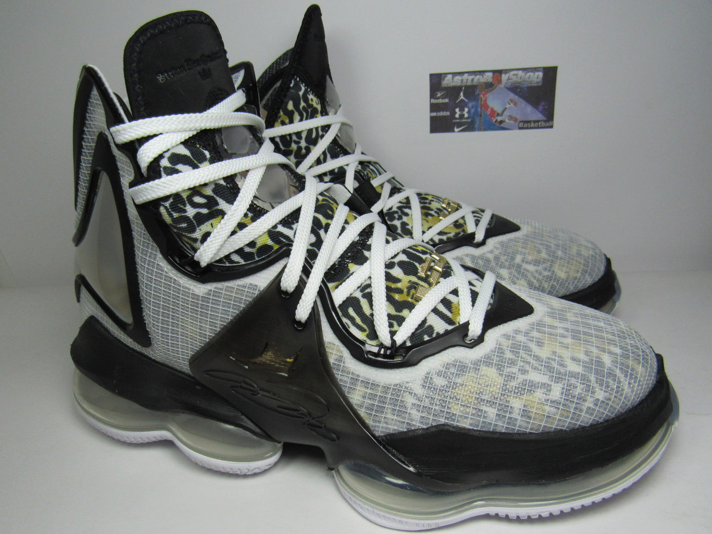 LEBRON JAMES 19 ROYALTY EDITION LIMITED EN CAJA