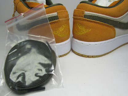 JORDAN 1 LOW CERAMIC OLIVE KIDS EN CAJA CON EXTRA LACES