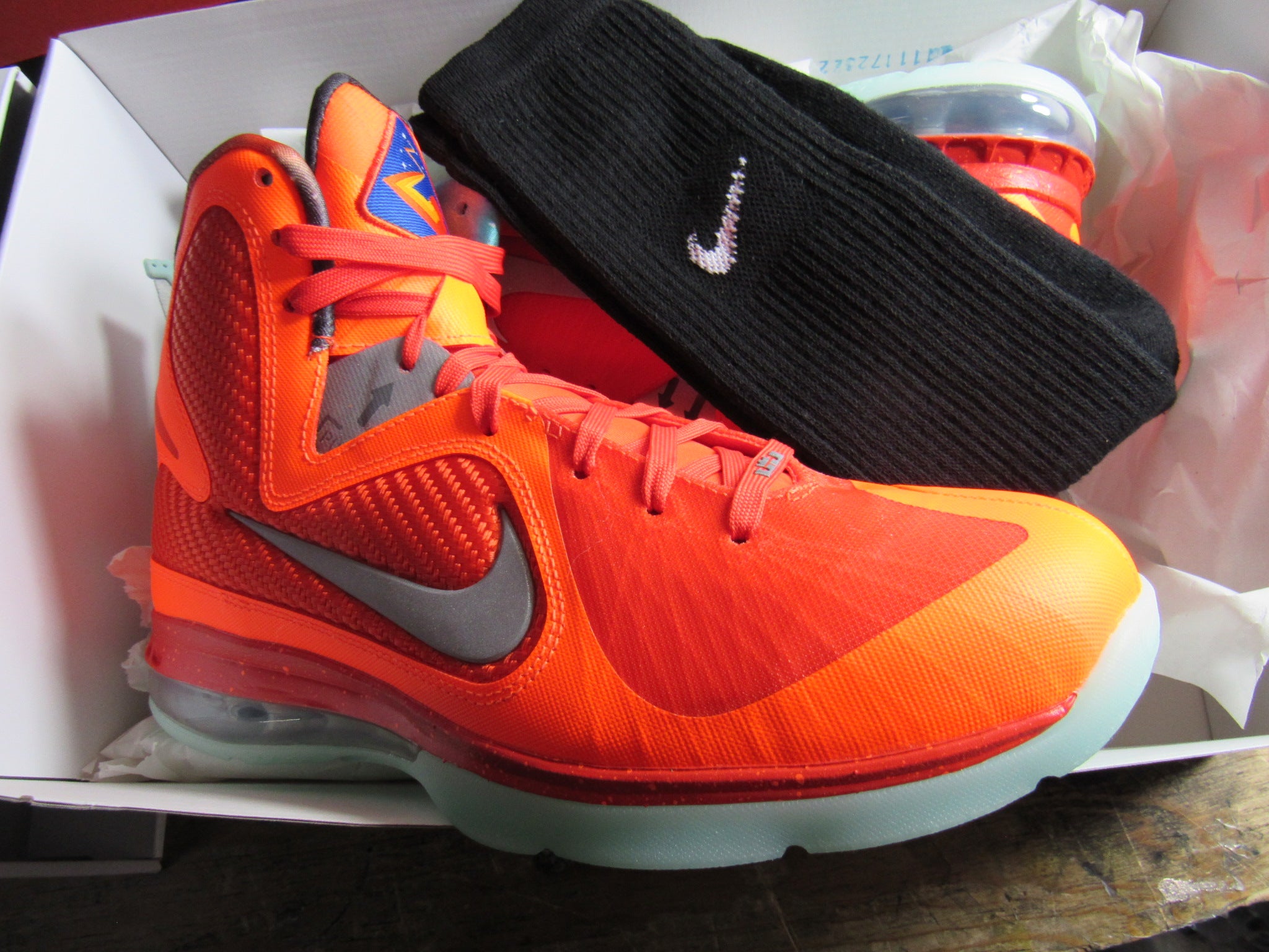 LEBRON 9 BIG BANG 2022 EDITION EN CAJA ASTROBOYSHOP SNEAKER STORE