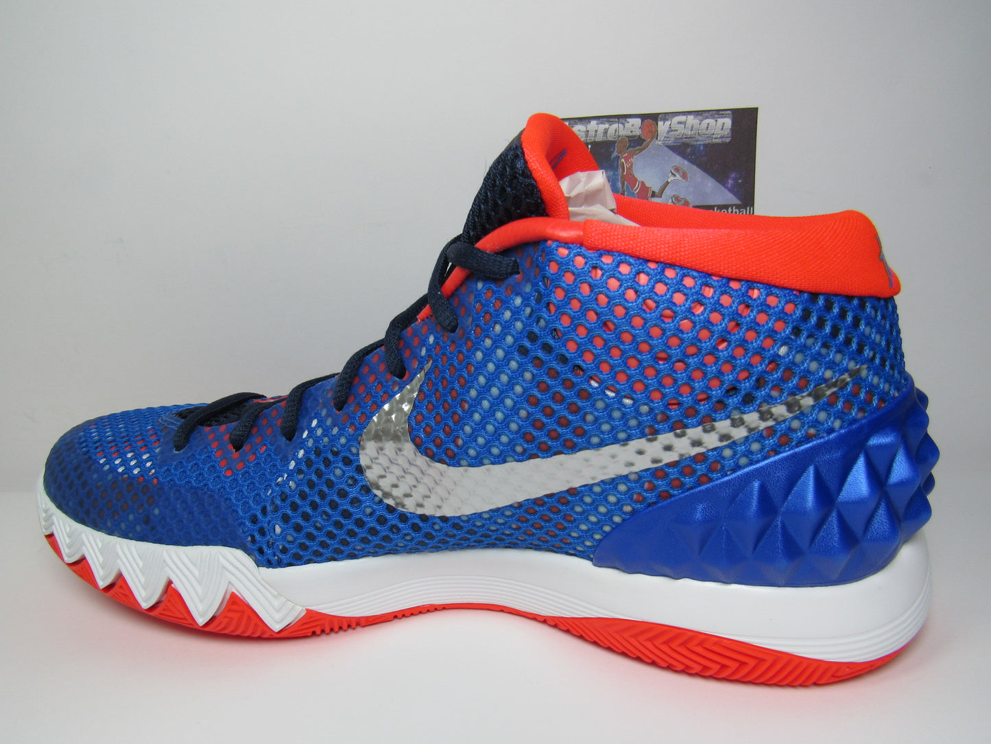 KYRIE IRVING 1 INDEPENDENCE DAY EN CAJA