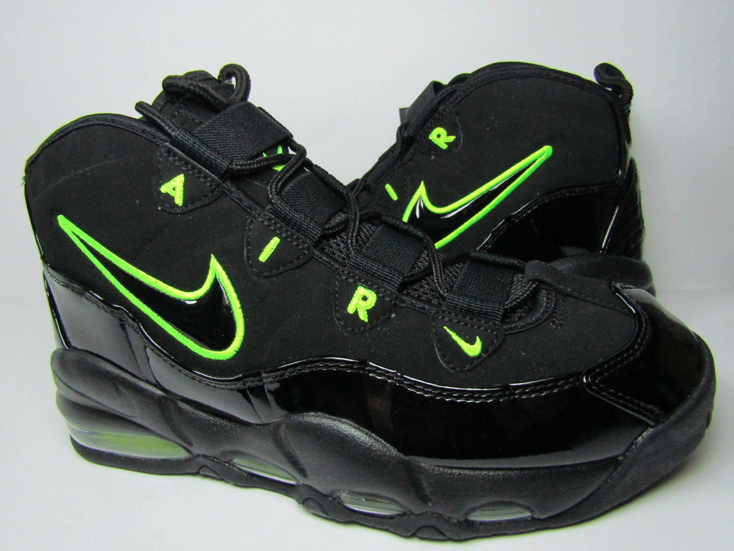 PIPPEN UPTEMPO 95 BLACK VOLT EDITION