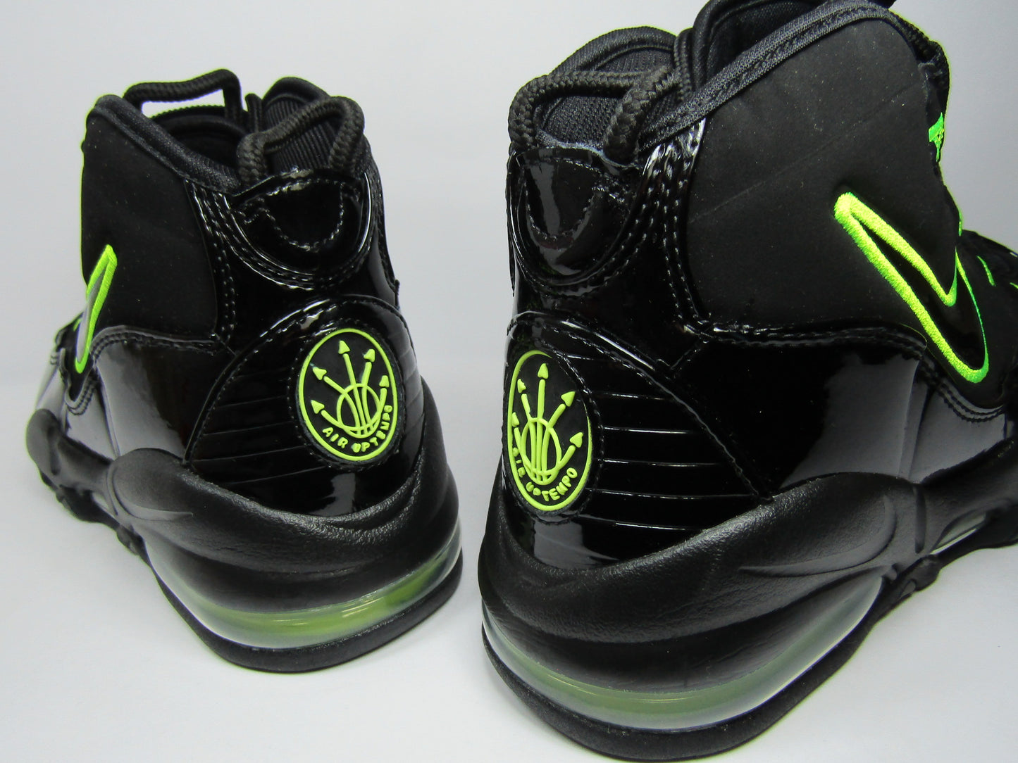 PIPPEN UPTEMPO 95 BLACK VOLT EDITION