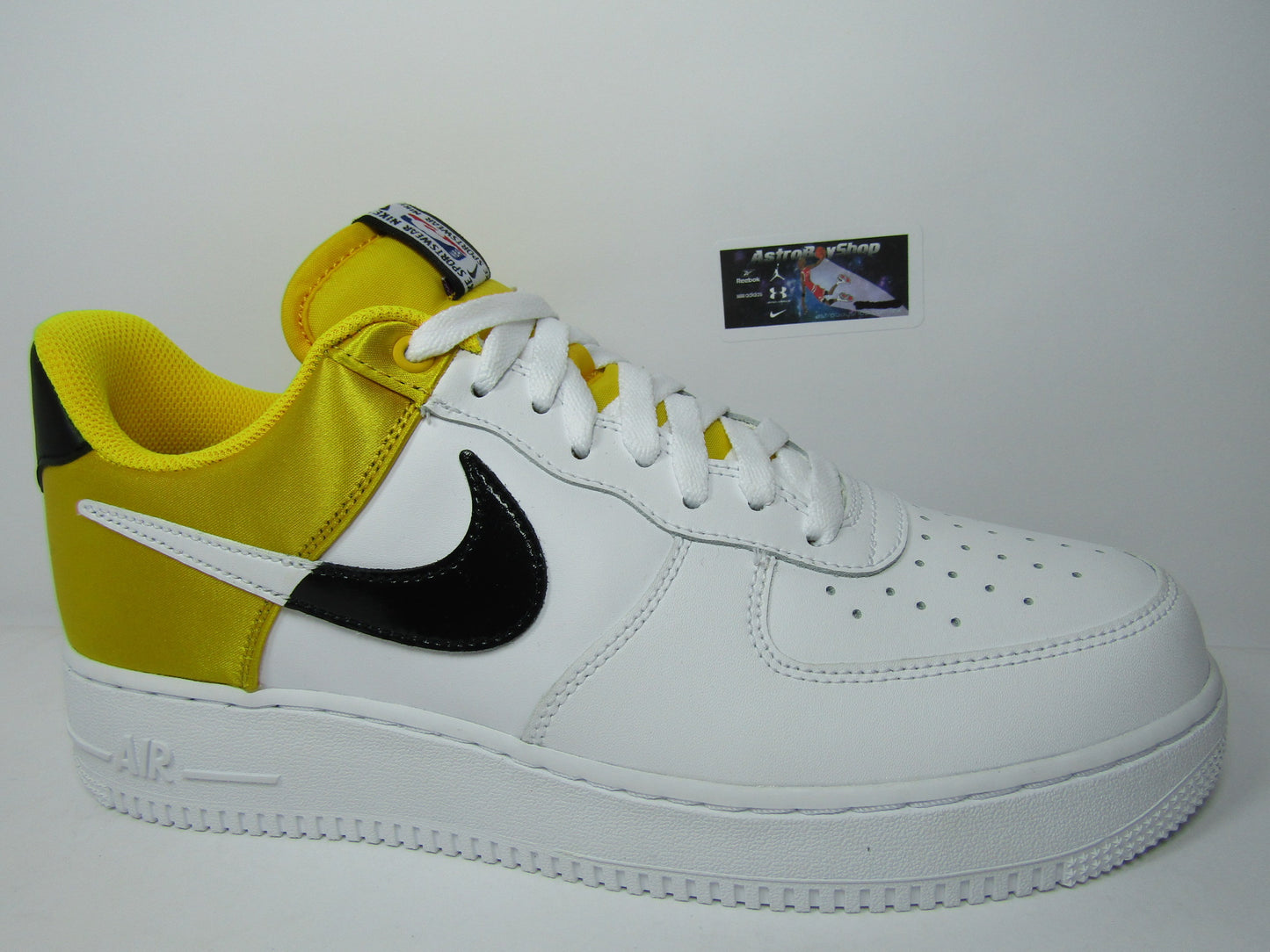 AIR FORCE ONE LOW 07 NBA SATIN YELLOW EN CAJA – ASTROBOYSHOP