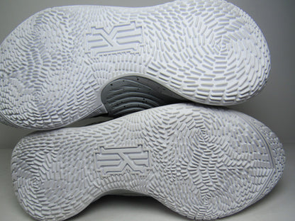 KYRIE 3 LOW WOLF GREY EN CAJA NIKE