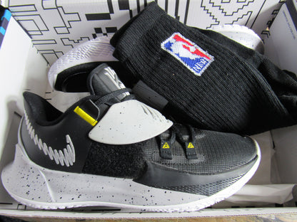 KYRIE 3 LOW WOLF GREY EN CAJA NIKE