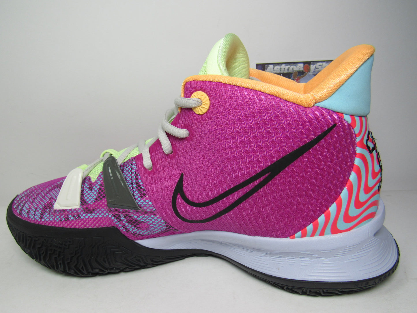 KYRIE IRVING 7 "CREATOR" EN CAJA