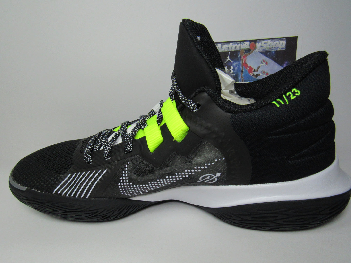 KYRIE IRVING FLYTRAP 5 GREY/VOLT EN CAJA