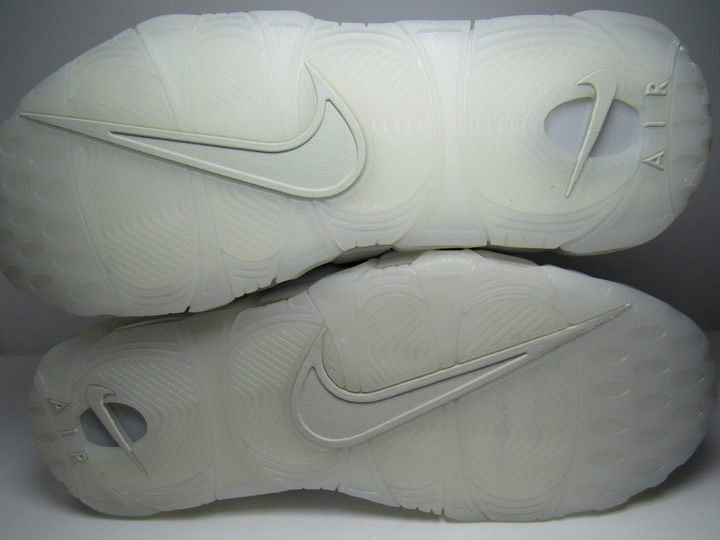 PIPPEN AIR MORE UPTEMPO COPY PASTE WHITE EN CAJA