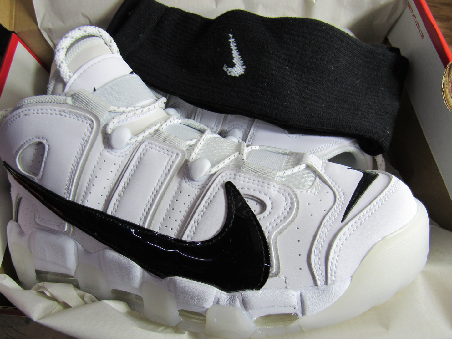 PIPPEN AIR MORE UPTEMPO COPY PASTE WHITE EN CAJA