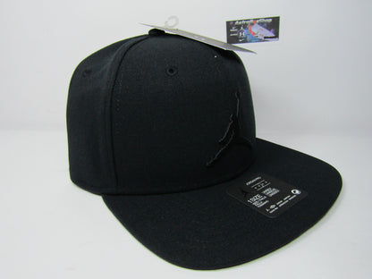 GORRA JORDAN PLANA TRIPLE BLACK BORDADO GRUESO (UNITALLA)