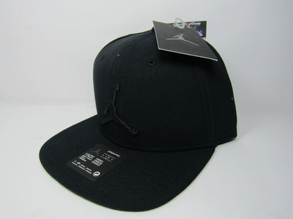 GORRA JORDAN PLANA TRIPLE BLACK BORDADO GRUESO (UNITALLA)