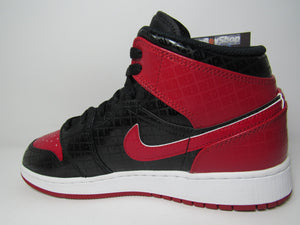 JORDAN 1 MID GS "BRED TEXT" EN CAJA