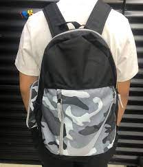 MOCHILA NIKE ELEMENTAL CAMO BLACK GREY CON LAPICERA ESCOLAR
