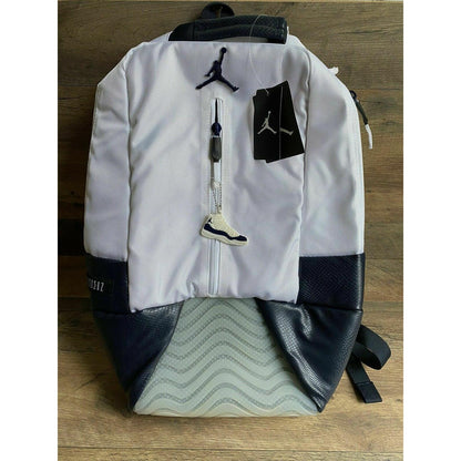 MOCHILA JORDAN 11 OBSIDIAN CON LLAVERO